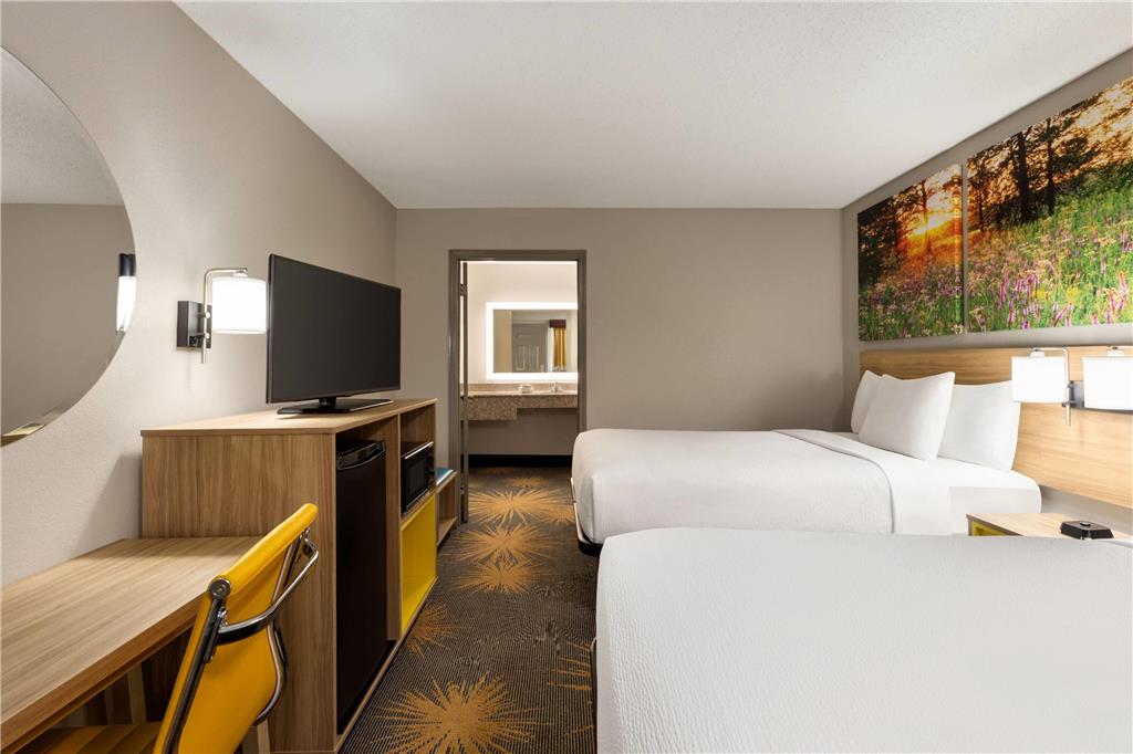 DAYS INN BY WYNDHAM CARTERSVILLE-guestroom-Guest Room,On-Site.jpg