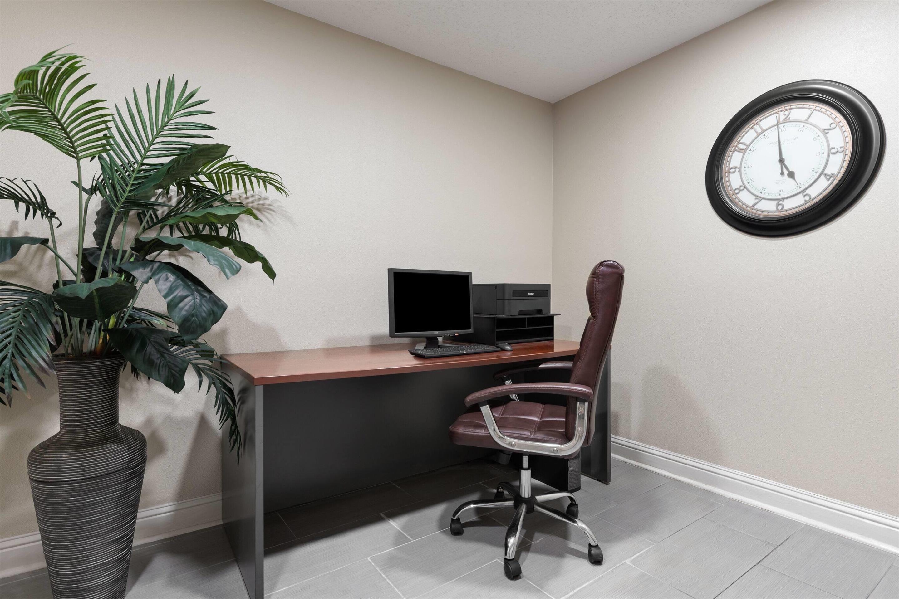 Business Center | Super 8 by Wyndham New Orleans