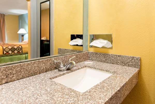  - Super 8 Motel Fenton