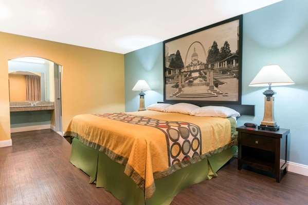  - Super 8 Motel Fenton