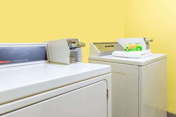  - Super 8 Motel Fenton