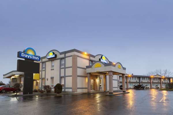 Exterior view - Days Inn Brockville