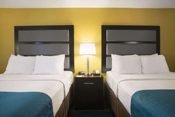  - Days Inn & Suites Commerce