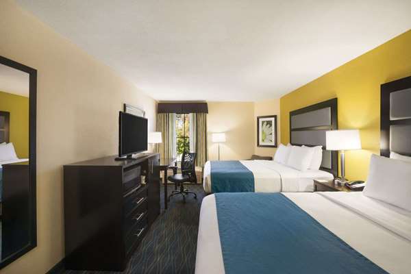  - Days Inn & Suites Commerce