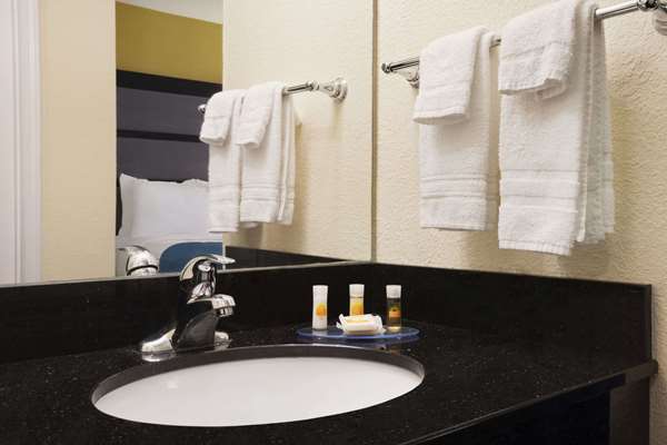  - Days Inn & Suites Commerce