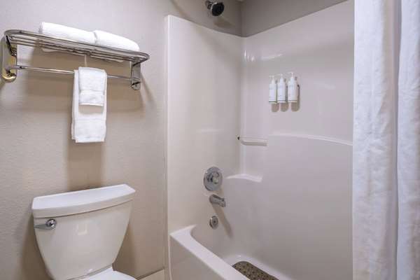  - Days Inn & Suites Commerce
