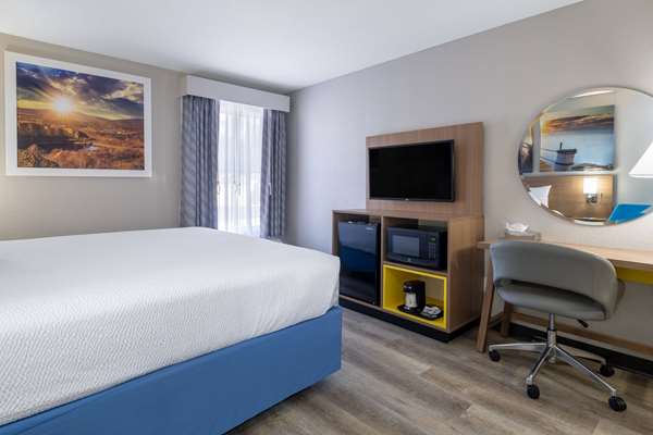  - Days Inn & Suites Commerce