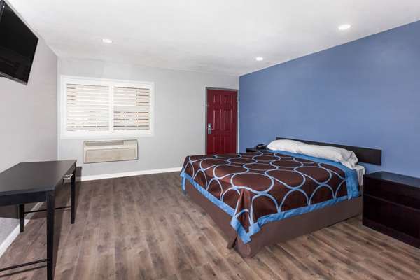  - Super 8 Motel Visalia