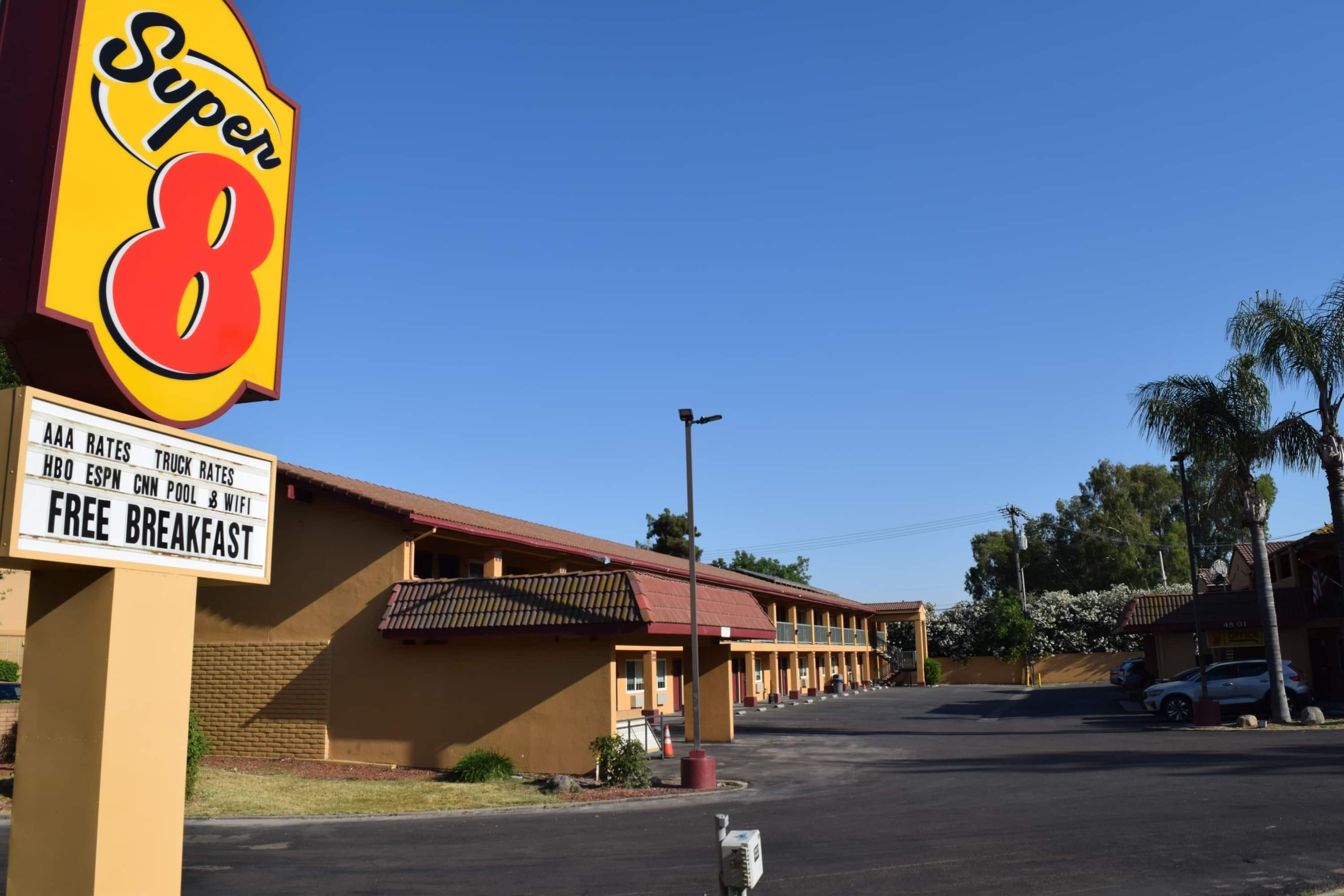 Exterior | Super 8 by Wyndham Visalia
