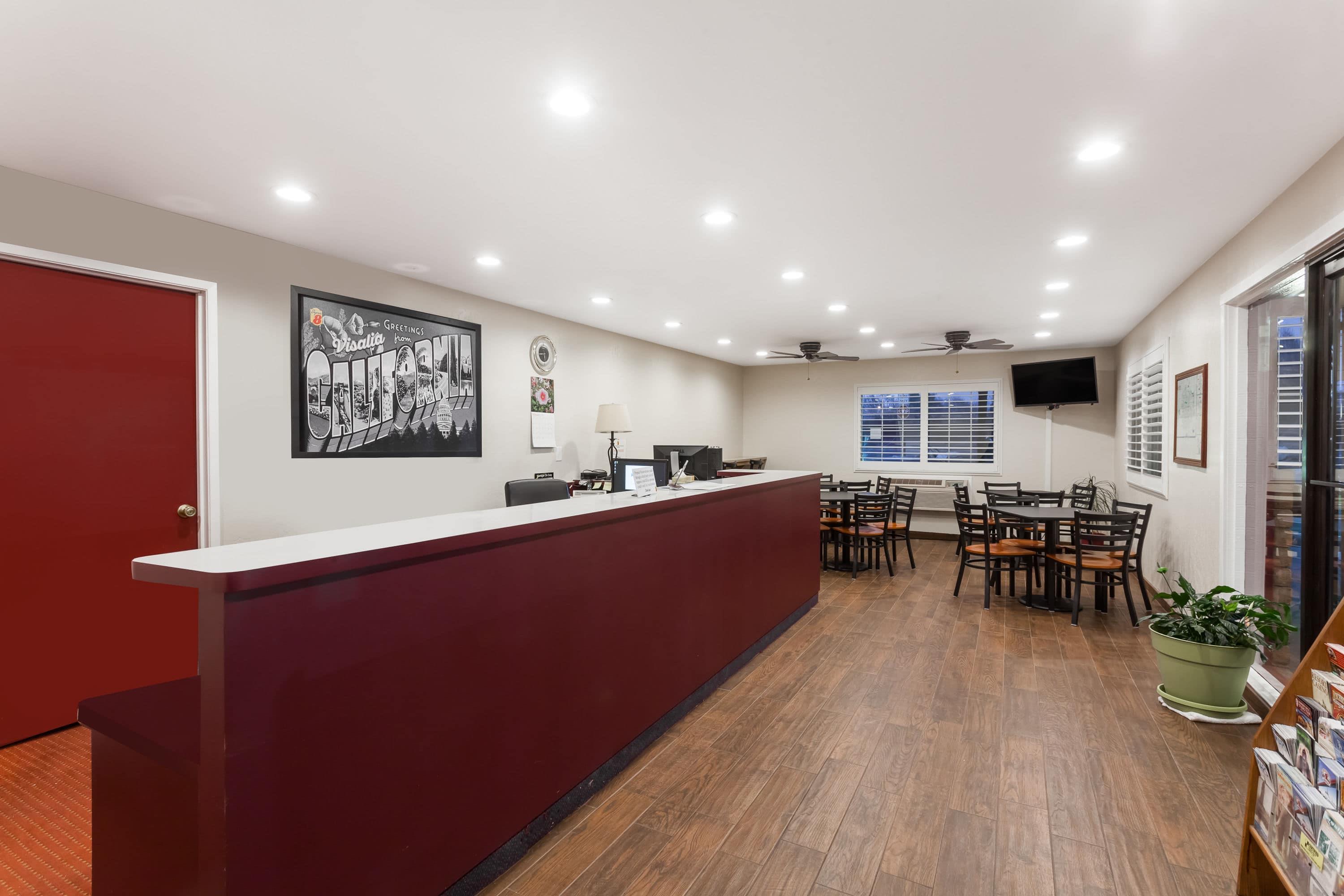 Lobby | Super 8 by Wyndham Visalia