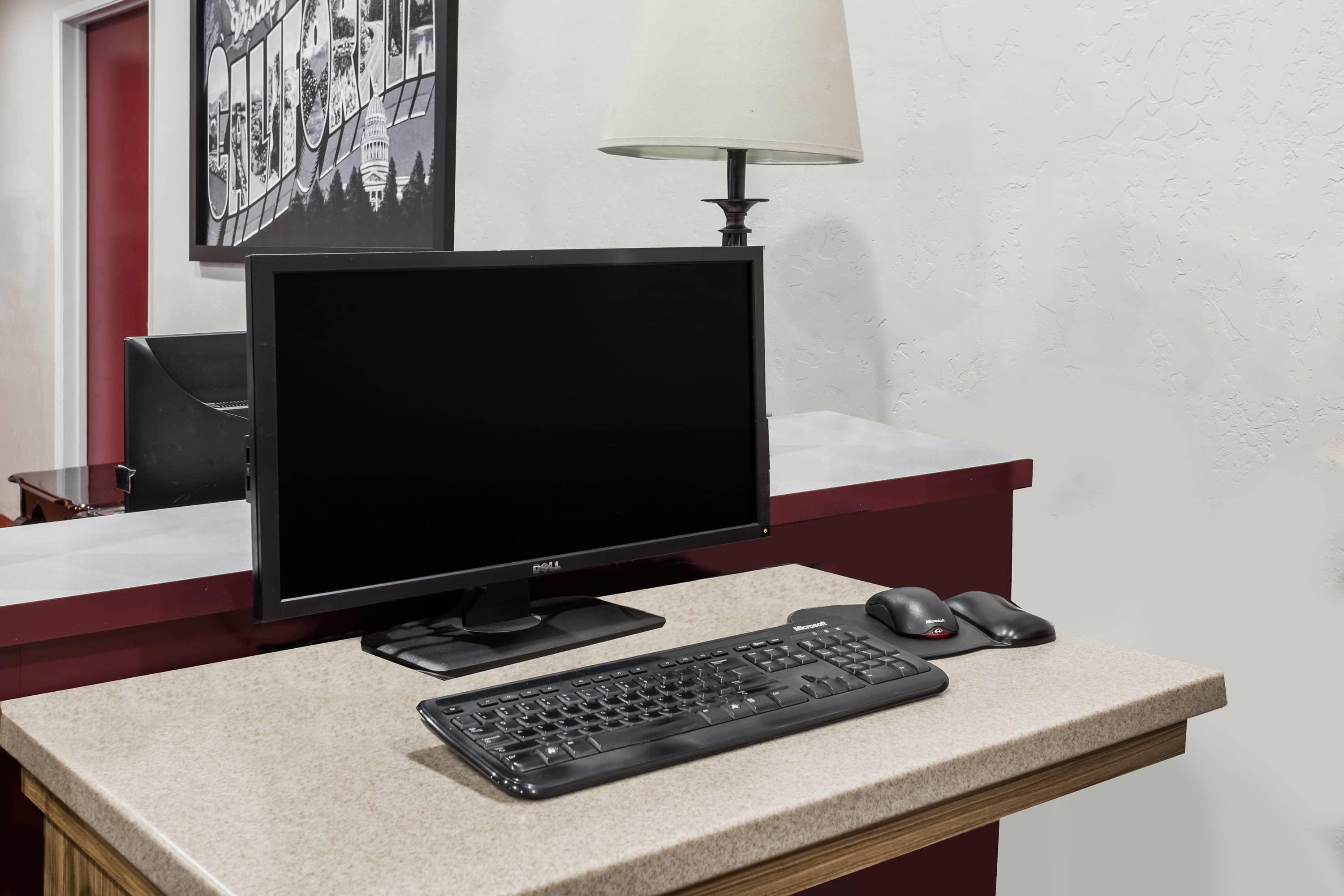 Business Center | Super 8 by Wyndham Visalia