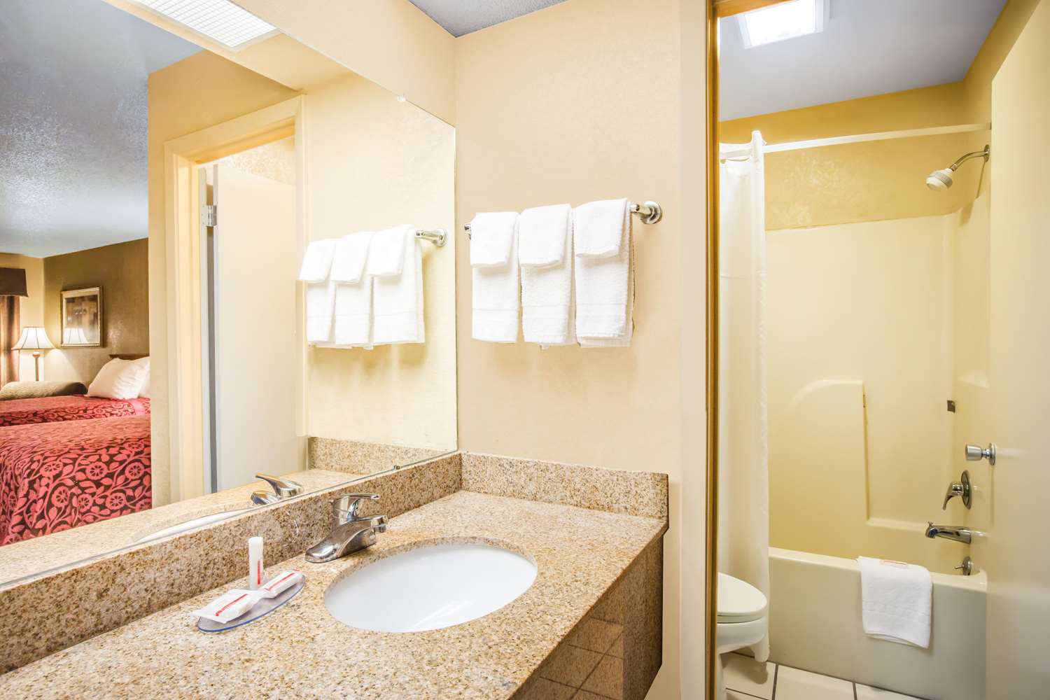 Days Inn Tallulah I20, Exit 171, LA See Discounts