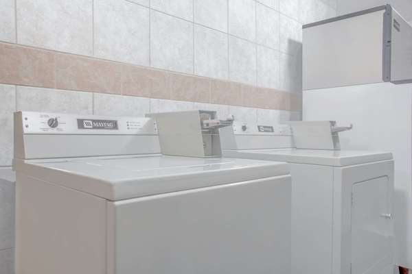 Amenities - Days Inn Elko