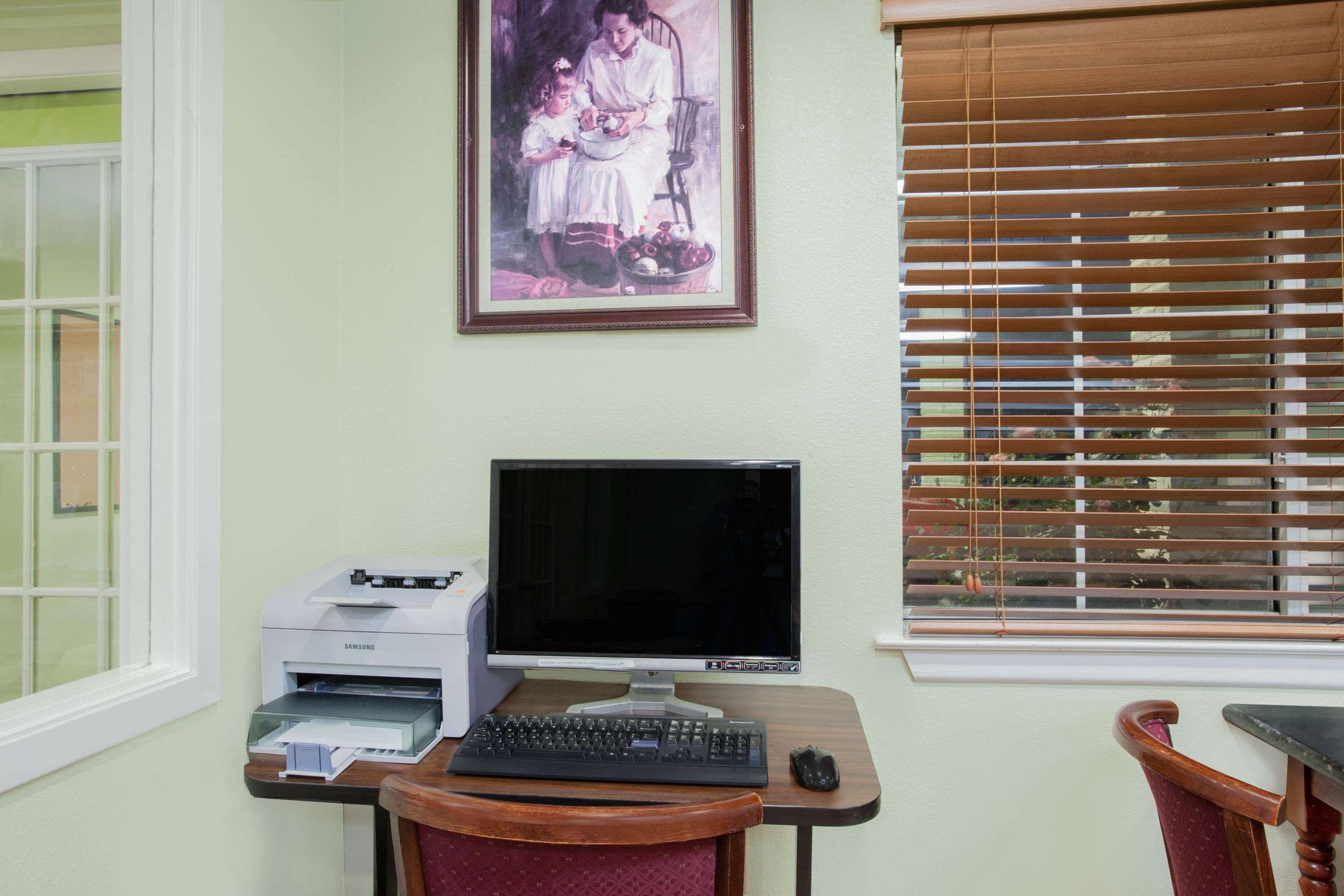 Business Center | Days Inn by Wyndham Kerrville