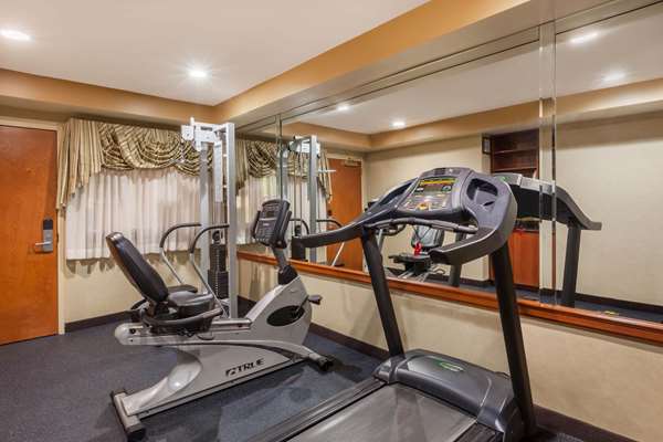 Fitness/ Exercise Room - Days Inn Iselin