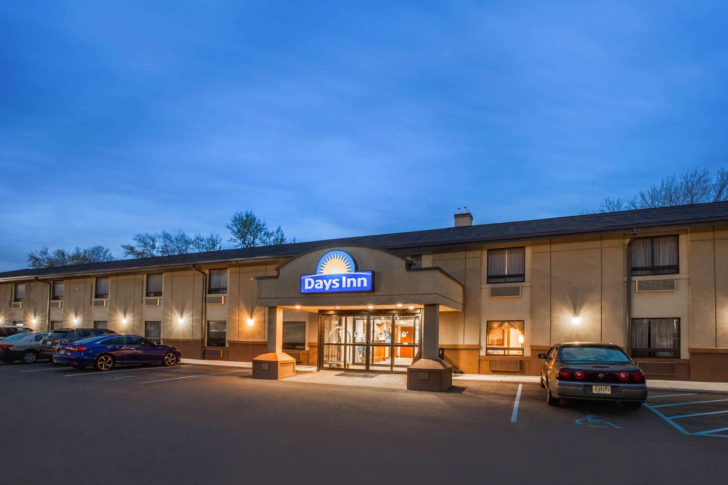 Days Inn Iselin, NJ See Discounts