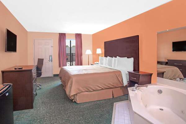 Suite - Days Inn Moulton