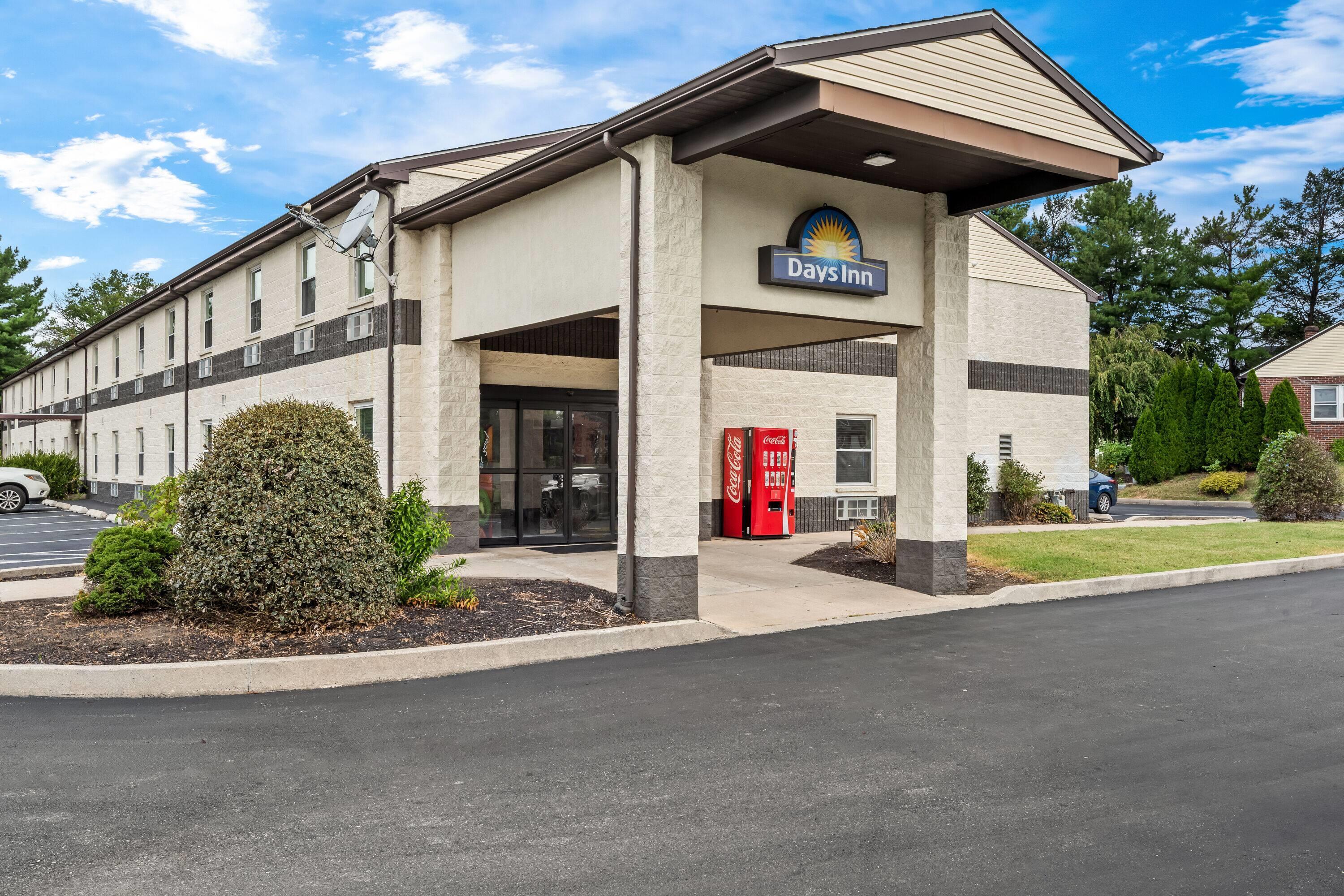 Exterior | Days Inn by Wyndham Lancaster PA Dutch Country