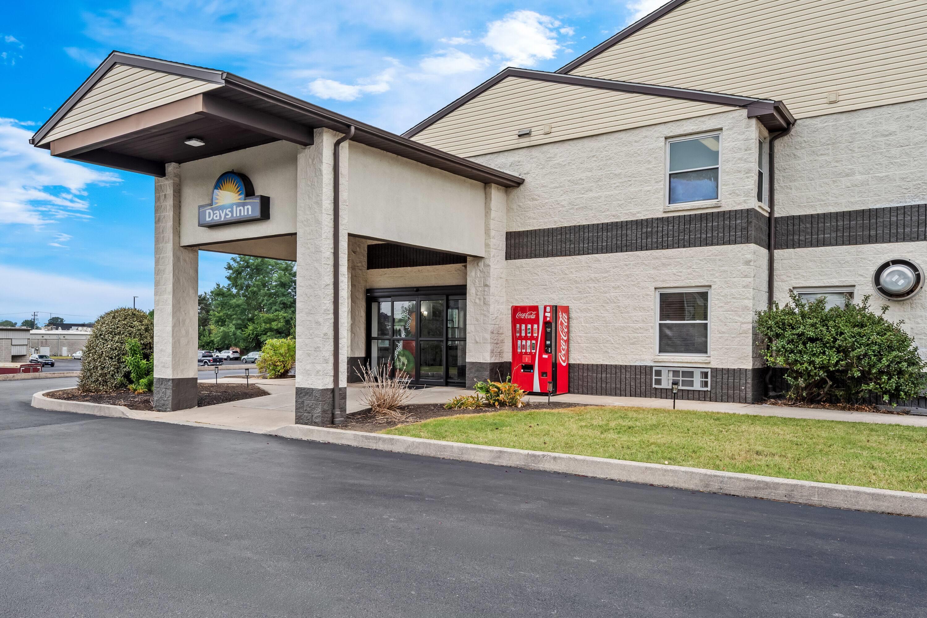 Exterior | Days Inn by Wyndham Lancaster PA Dutch Country