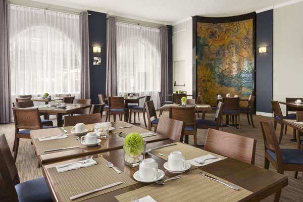 Restaurant - Days Inn Montreal Airport St Laurent