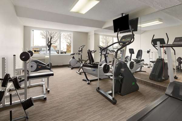 Fitness/ Exercise Room - Days Inn Montreal Airport St Laurent