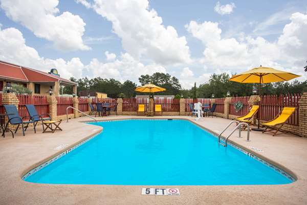 Pool - Days Inn Lake City