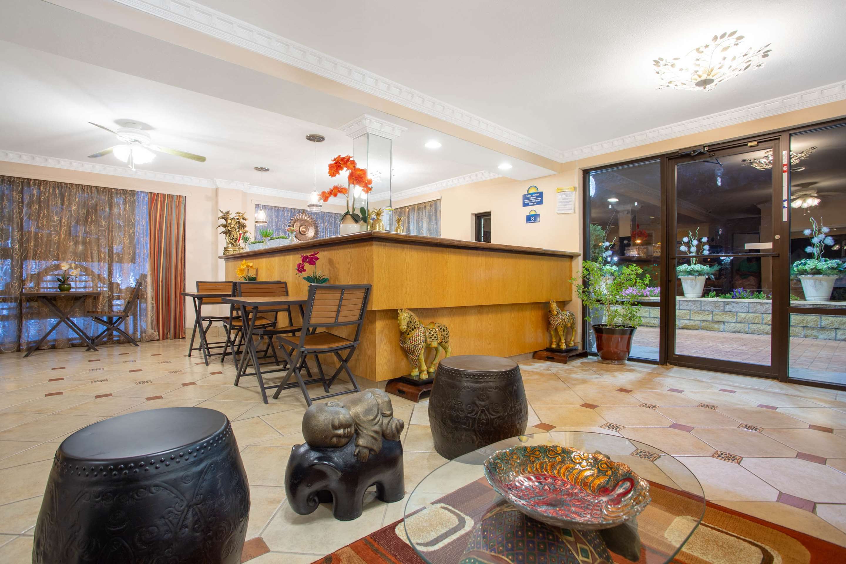 Lobby | Days Inn by Wyndham Lake City
