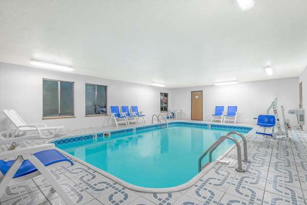 Pool - Super 8 Hotel Vincennes