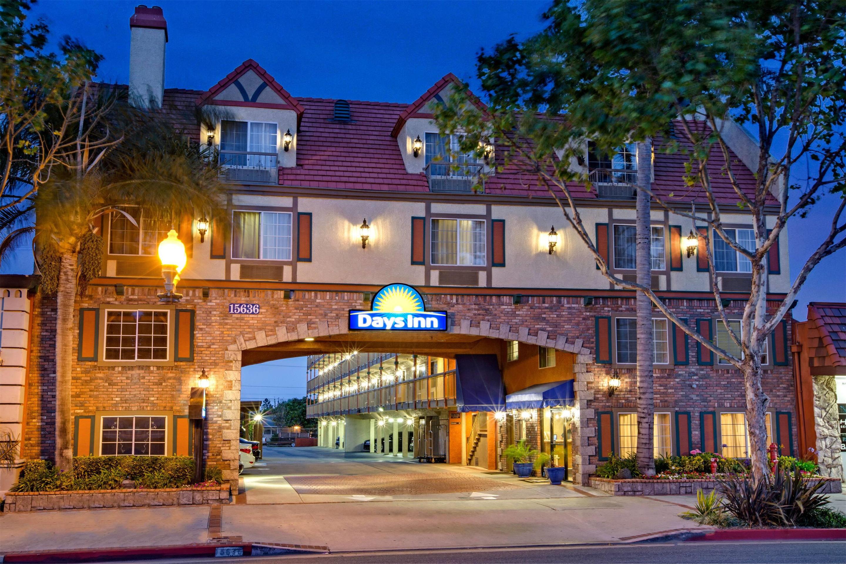 Exterior | Days Inn by Wyndham Los Angeles LAX/Redondo/Manhattan Beach