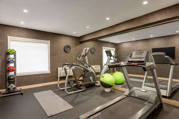 Fitness/ Exercise Room - Days Inn West Mississauga