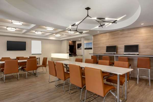  - Days Inn West Mississauga