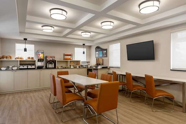 Restaurant - Days Inn West Mississauga