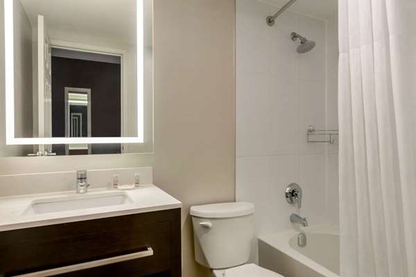  - Days Inn West Mississauga