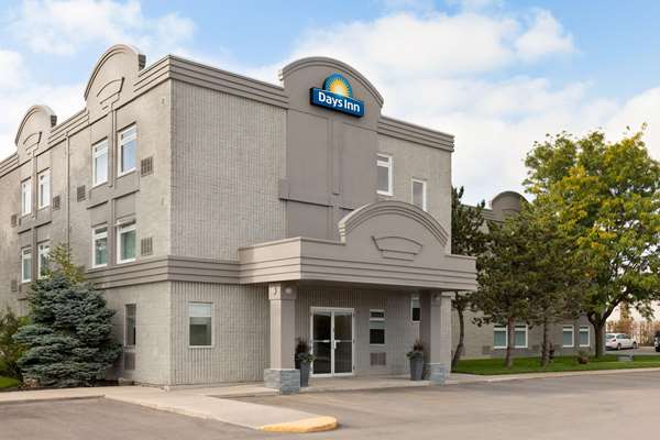 Exterior view - Days Inn West Mississauga