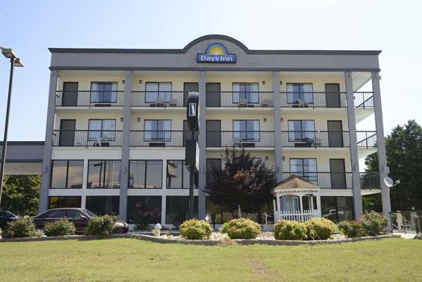 Exterior view - Days Inn Kodak - I-40, Exit 407
