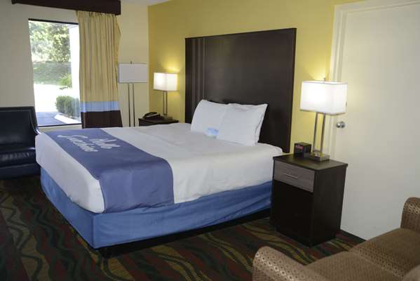  - Days Inn Kodak - I-40, Exit 407