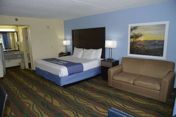 Suite - Days Inn Kodak - I-40, Exit 407