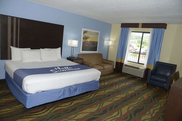 Suite - Days Inn Kodak - I-40, Exit 407