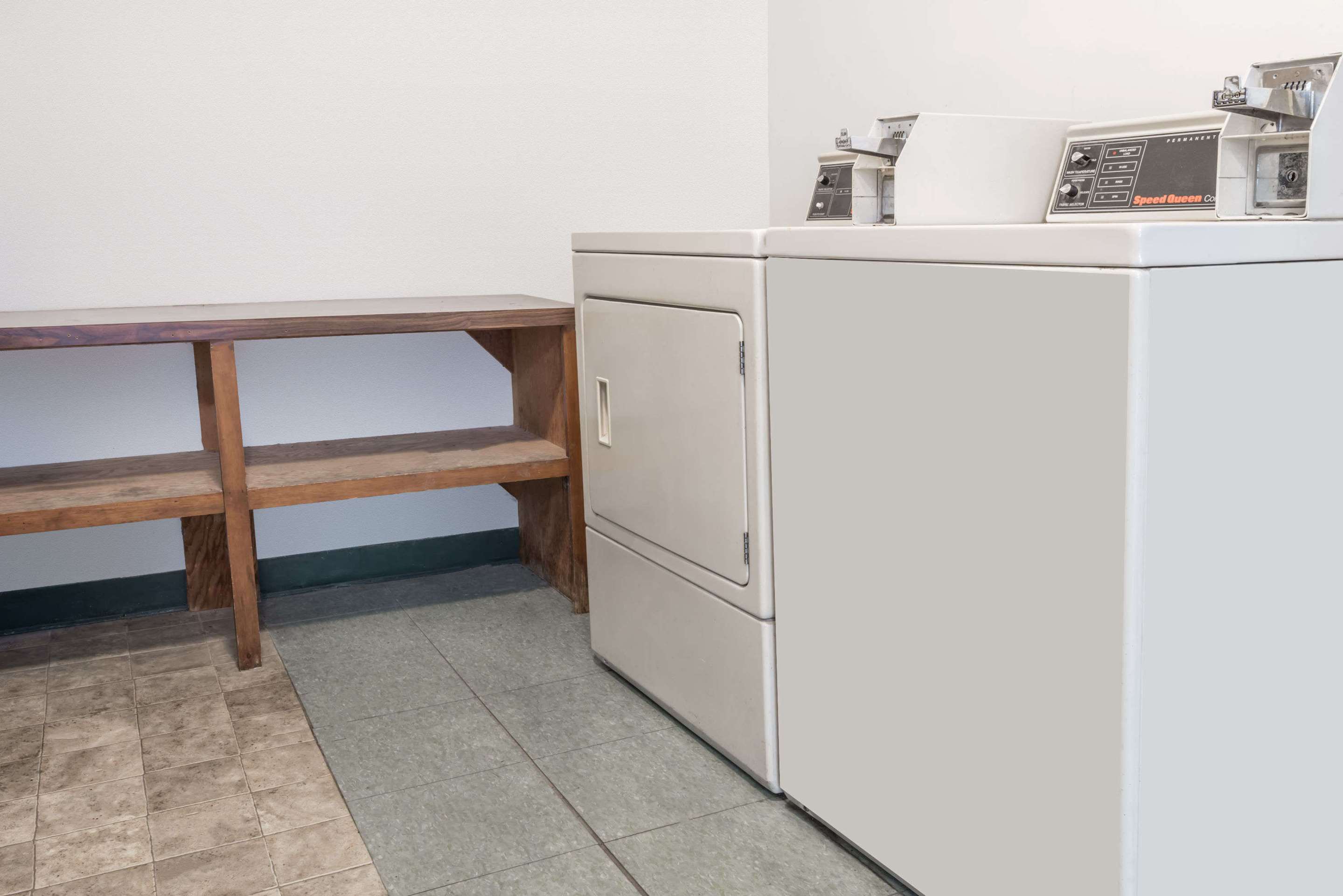 Guest Laundry | Knights Inn Ottawa
