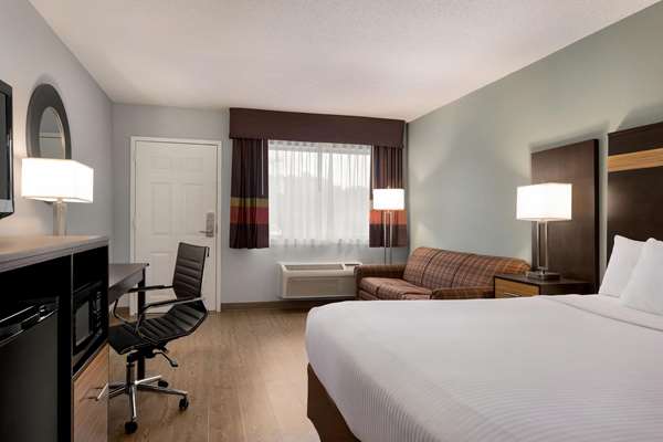Suite - Days Inn Anderson - I-85, Exit 19A