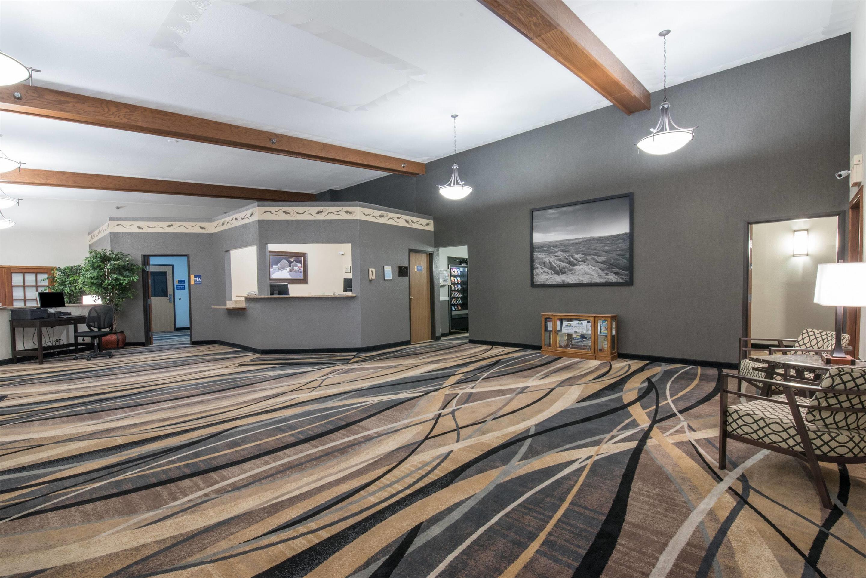 Lobby | Days Inn by Wyndham Watertown