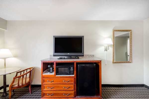  - Super 8 Hotel Dandridge - I-40, Exit 417
