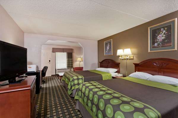 Suite - Super 8 Motel West Knoxville - I-40 & I-75, Exit 373