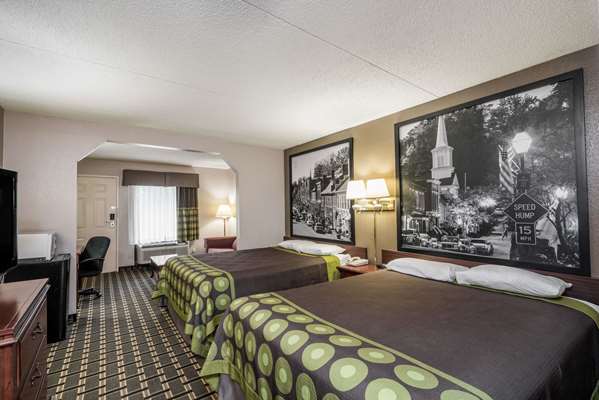 Suite - Super 8 Motel West Knoxville - I-40 & I-75, Exit 373
