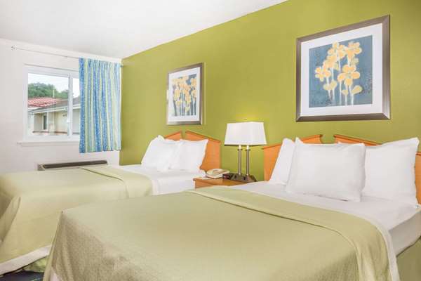  - Days Inn & Suites Bridgeport - I-79, Exit 119