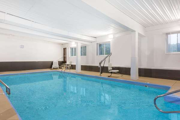 Pool - Days Inn & Suites Bridgeport - I-79, Exit 119