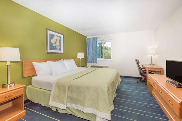  - Days Inn & Suites Bridgeport - I-79, Exit 119
