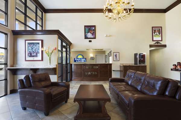  - Days Inn Suites Tuscaloosa - I-20 & I-59, Exit 73