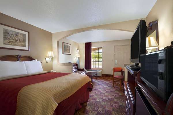  - Days Inn Suites Tuscaloosa - I-20 & I-59, Exit 73