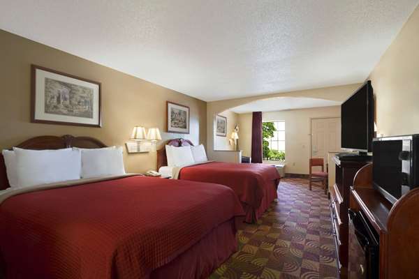  - Days Inn Suites Tuscaloosa - I-20 & I-59, Exit 73